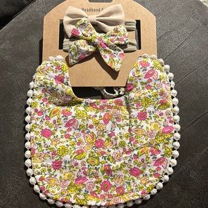 Vintage boutique boho floral print bib and headband baby shower gift set